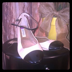 STEVE MADDEN NWOT Black and Tan Patent Shoes